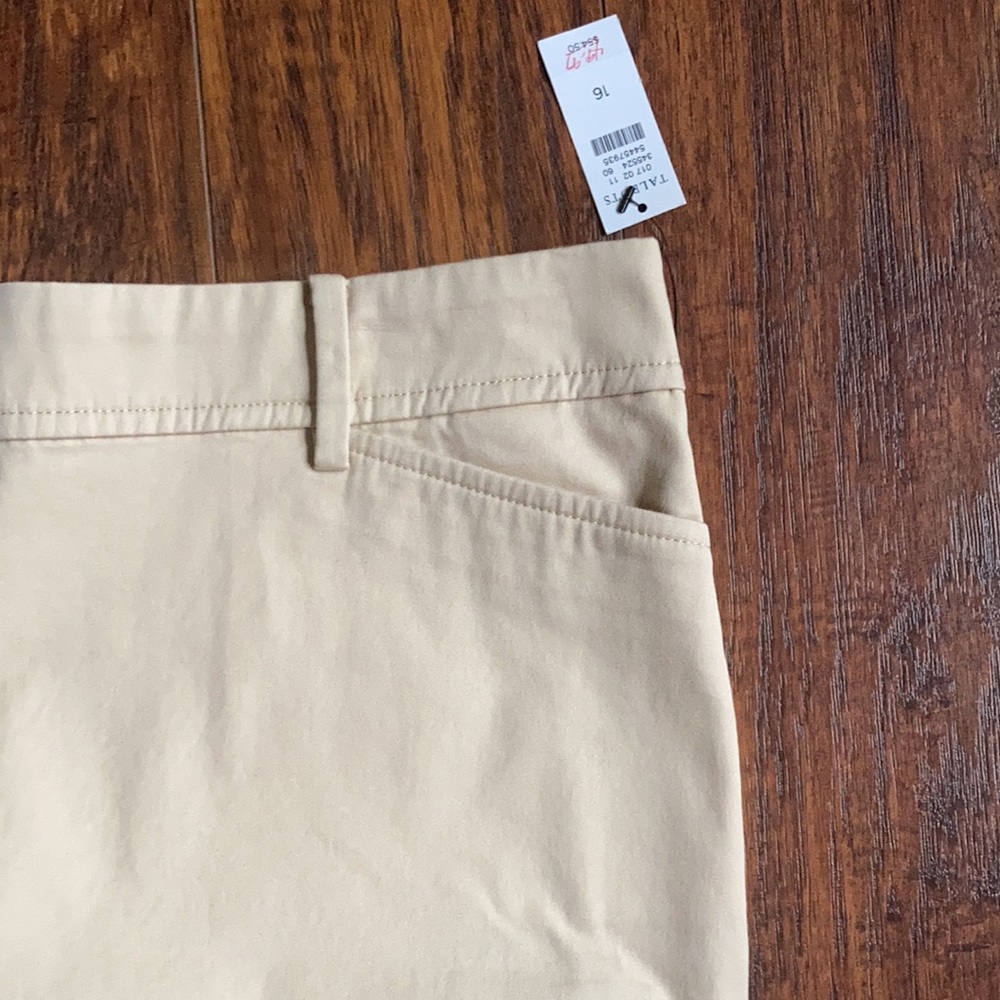 Talbots Perfect Short NWT - Picture 2 of 6